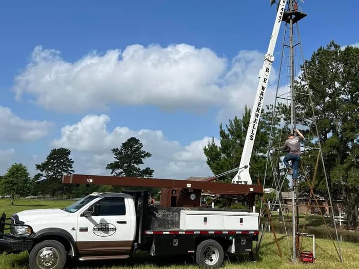 B-E Waterwell service truck on a residential job in the Houston area